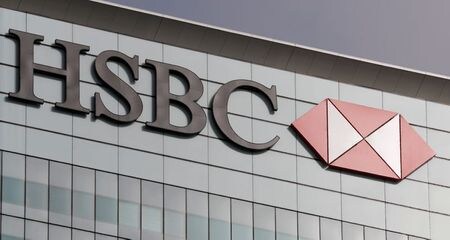 　４月７日、金融大手ＨＳＢＣは、英国内のコールセンター従業員１２００人以上について恒久的な在宅勤務契約に切り替えつつある。２０１６年３月、ロンドンのカナリーワーフで撮影（２０２１年　ロイター/Reinhard Krause）