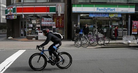 　２月２０日、日本フランチャイズチェーン協会が発表した１月の全国コンビニエンスストア売上高は、既存店ベースで前年同月比０．１％増の７４１８億円と、８カ月ぶりのプラスとなった。写真は都内で２－１５年３月撮影（２０１８年　ロイター／Toru Hanai）