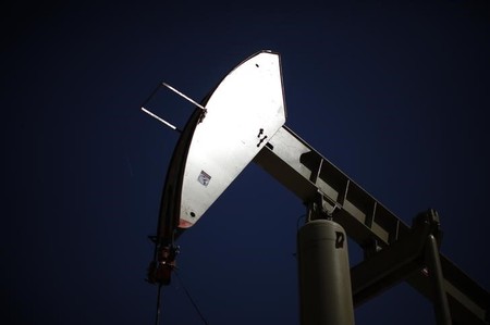 　４月１０日、米シェール産業の発展に伴って原油市場における供給サイクルが様変わりし、原油需給の見通しにも影響を及ぼしている。写真はポンプジャック。カリフォルニア州で２０１３年４月撮影（２０１７年　ロイター/Lucy Nicholson）