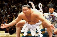 「白鵬は、もう相撲に関わらないほうがいい」...モンゴル人力士への「差別」が他人事ではない理由とは？