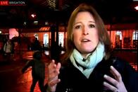 中継中の女性リポーターに、背後から少年が突進...母親が「けしかけた」疑いで捜査開始