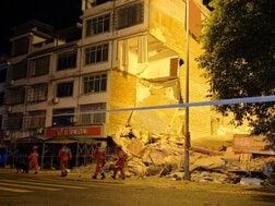 中国南西部でM5.2の地震、死者2人　7千人が避難・建物倒壊