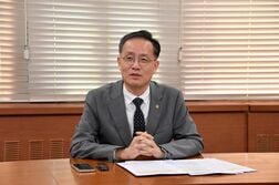 韓国の内閣改造、財政経済相に李氏指名　国防相も交代