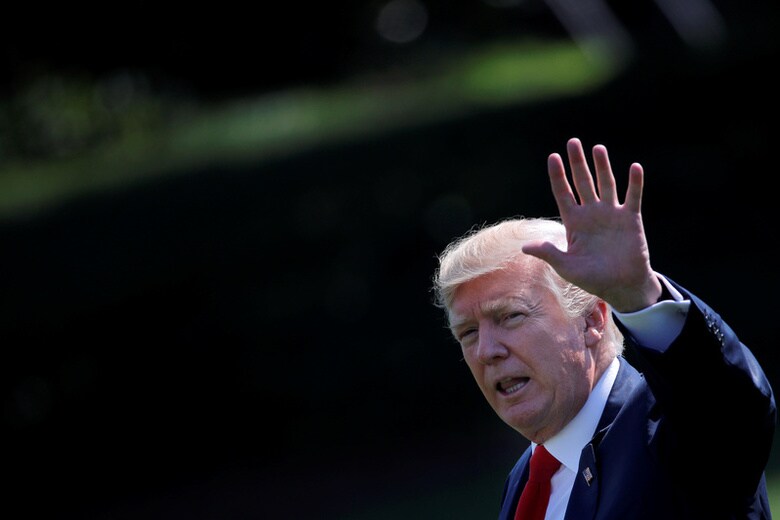 ８月１２日、中国の習近平国家主席はトランプ米大統領（写真）と電話協議し、北朝鮮問題を巡り、全ての関係国が緊張を高めるような言動を慎むべきだと述べた。ニュージャージー州ベッドミンスターで４日撮影（２０１７年　ロイター/Carlos Barria）