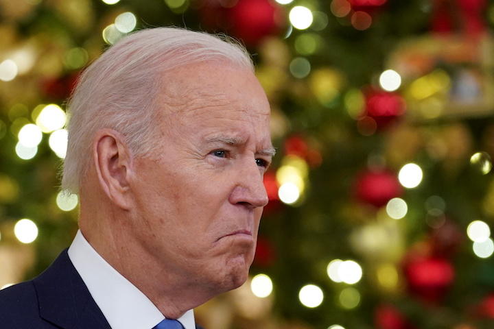 バイデン政権のこの１年のパフォーマンスは外政・内政ともに信頼に足るものではない　REUTERS/Kevin Lamarque