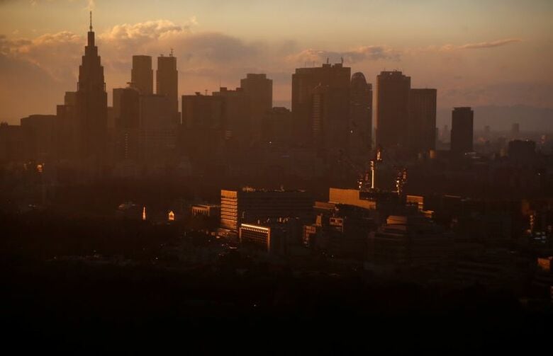 写真は新宿の高層ビル群。2017年3月、東京で撮影。REUTERS/Toru Hanai