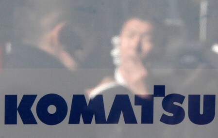 　１０月３０日、コマツは２０２０年３月期の連結業績予想（米国会計基準）を下方修正した。写真は２０１３年１月、都内で撮影（２０１９年　ロイター/Shohei Miyano）