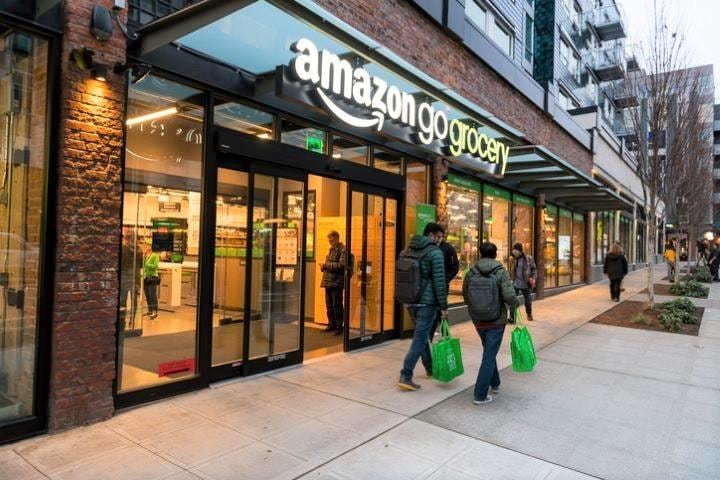 アメリカ・シアトルの無人コンビニ店舗 「Amazon Go」  400tmax-iStock