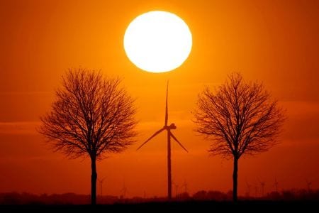 欧州連合（ＥＵ）の気象情報機関「コペルニクス気候変動サービス」は２２日、欧州の２０２０年の平均気温が過去最高だったと発表した。写真はフランスで２月２３日撮影（２０２１年　ロイター/Pascal Rossignol）