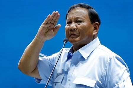 　インドネシアで１４日に実施される大統領選に向けた世論調査によると、プラボウォ国防相が当選に必要な過半数の得票を獲得する見通しとなった。写真は２日、ジャカルタで撮影（２０２４年　ロイター／Willy Kurniawan）