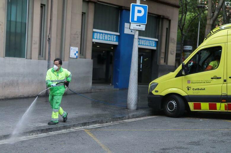 スペイン保健省によると、同国の新型コロナウイルス感染による死者数は８日現在、７５７人増加して計１万４５５５人となった。写真は４月７日、バルセロナで撮影（２０２０年　ロイター/Nacho Doce）