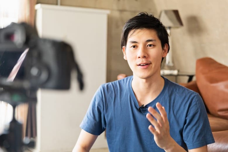 もうユーチューバーは稼げない時代になったのか？　mira heds - shutterstock