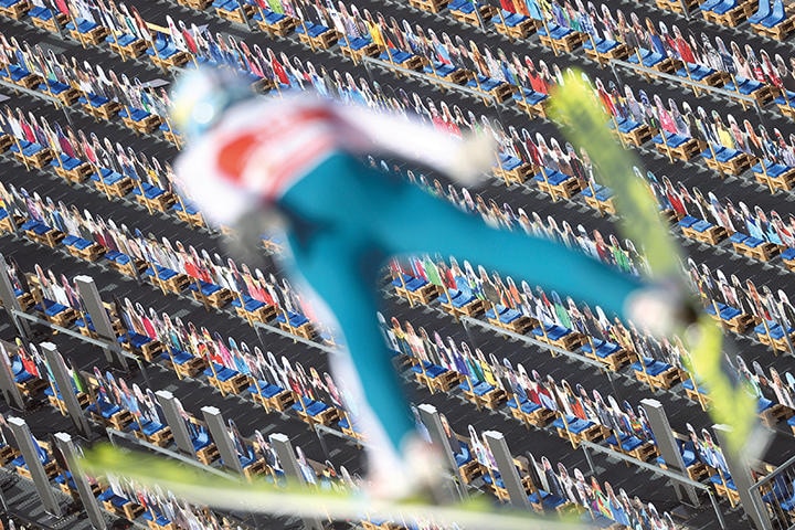 KAI PFAFFENBACH-REUTERS