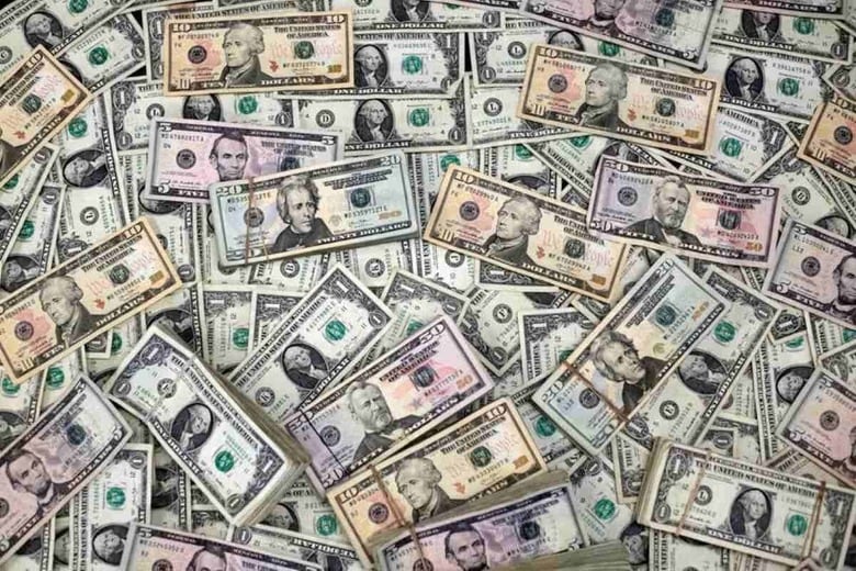 米財務省が５月２１日に実施した１６０億ドルの２０年国債入札は低調な結果となり、国債利回り上昇（価格下落）や株安、ドル売りという米国資産の「トリプル安」をもたらした。２０１８年２月撮影のイメージ写真（２０２５年　ロイター/Dado Ruvic/Illustration）