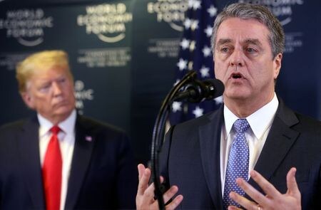 トランプ米大統領は２２日、世界貿易機関（ＷＴＯ）のアゼベド事務局長（右）が来週にもワシントンを訪れると表明した。ただ詳細については明らかにしなかった（２０２０年　ロイター/JONATHAN ERNST）