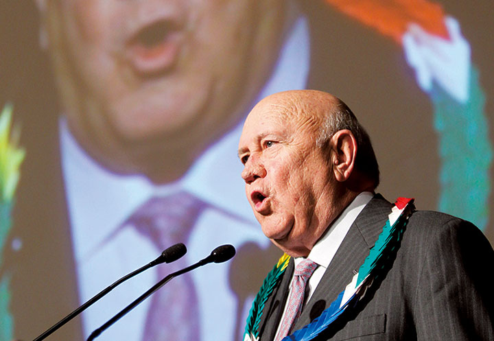 核を廃棄したデクラーク大統領（当時）はノーベル平和賞を受賞　Kim Kyung Hoon-REUTERS