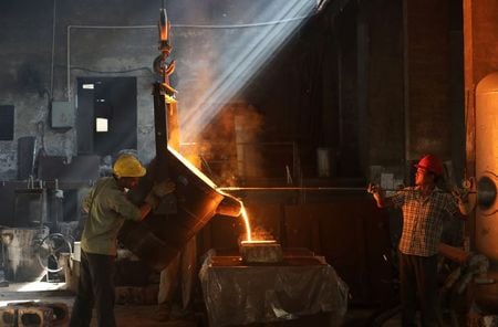 　中国の鉄鉱石先物は年内最終取引を上昇して終了、年間での上昇率は５４％となり、２年連続での上げとなった。写真は江蘇省のプラント。２０１９年７月撮影（２０２０年　ロイター）