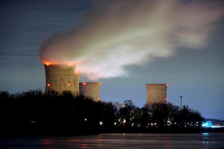 米コンステレーション・エナジーが、ペンシルベニア州にあるスリーマイルアイランド原子力発電所１号機を再稼働させ、マイクロソフトのデータセンターに電力を供給する契約を締結した。２０１１年３月撮影（２０２４年　ロイター/Jonathan Ernst）