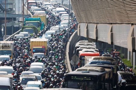 　７月２５日、インドネシアのジョコ大統領は外国人投資家の誘致を目的とする長期滞在ビザ「ゴールデンビザ」の制度を開始したと発表した。ジャカルタで５月撮影（２０２４年　ロイター/Willy Kurniawan）