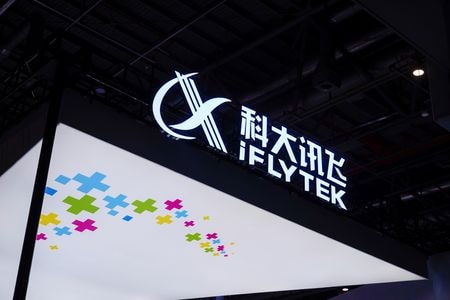 　１０月２４日、中国の人工知能（ＡＩ）企業、科大訊飛（アイフライテック）の株価が、１０％急落した。写真は上海で２０２１年３月撮影（２０２３年　ロイター／Aly Song）