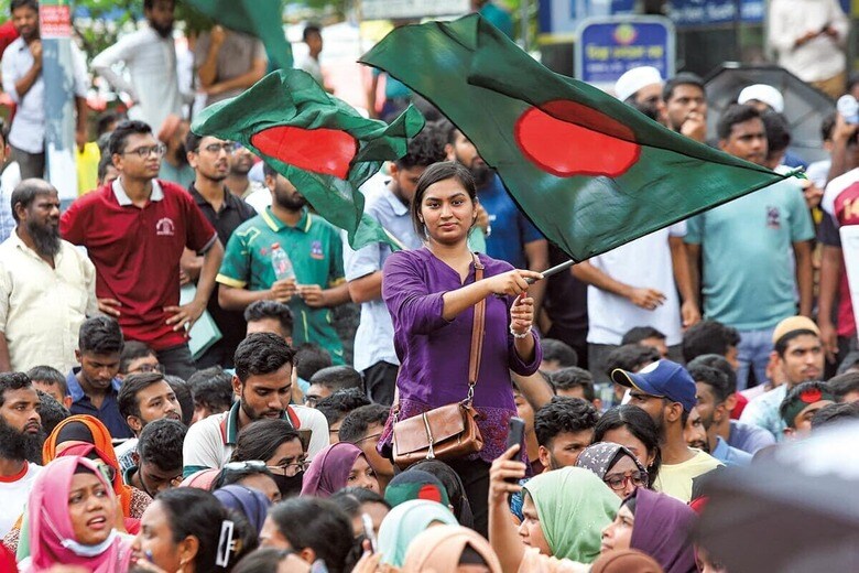 首都ダッカで公務員の特別採用枠に抗議する大学生たち（7月4日）　HABIBUR RAHMANｰABACAｰREUTERS