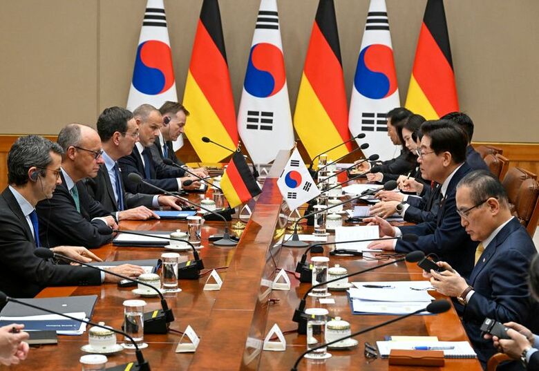 写真中央はメルツ独首相と韓国の李在明大統領。29日、韓国ソウルで撮影。 Song Kyung-Seok/Pool via REUTERS