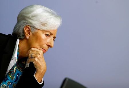 欧州中央銀行（ＥＣＢ）は１０日、新型コロナウイルスの感染第２波に対応しユーロ圏経済を支援するため、追加の金融緩和策を打ち出した。写真はラガルドＥＣＢ総裁。昨年１２月撮影（２０２０年　ロイター/Ralph Orlowski）