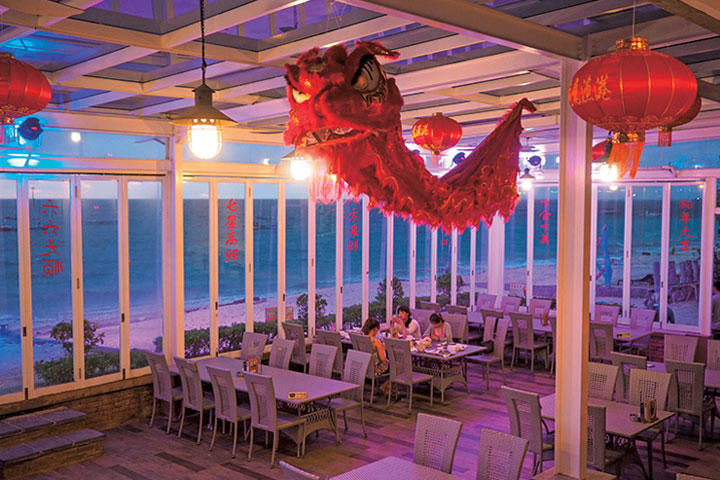 運航停止でバリに足止めされる中国人観光客も　MAHENDRA MOONSTAR-ANADOLU AGENCY/GETTY IMAGES