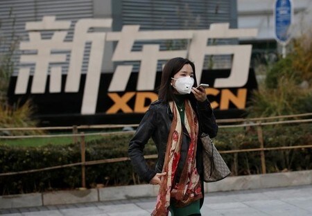 　１２月２日、中国人学生の米大学受験を支援するサービスはすでに一大産業となっており、同サービスを提供する企業は、時には共通試験での不正行為の支援や大学出願書類の偽造なども含むサービスの対価として、高額の料金を請求することが多い。写真は、そうした企業の１つ、新東方教育科技の本社。北京で１１月撮影（２０１６年　ロイター/Jason Lee）
