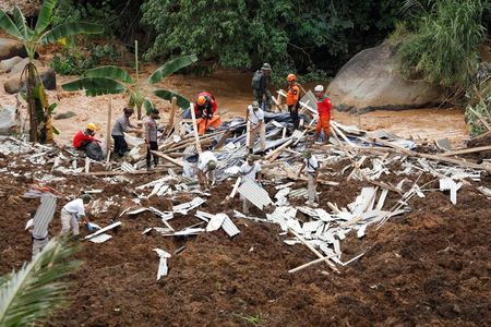 　インドネシア西ジャワ州のチアンジュール付近で２１日発生した地震の死者は２５２人となった。写真は２２日、チアンジュールで撮影（２０２２年　ロイター／Ajeng Dinar Ulfiana）