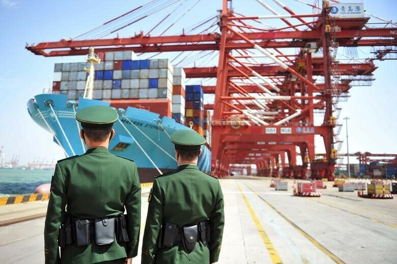 ４月１２日、中国商務省は、米国との貿易問題がエスカレートした場合の準備は十分できており、ちゅうちょなく反撃すると警告した。写真は６日山東省の港で撮影（２０１８年 ロイター）