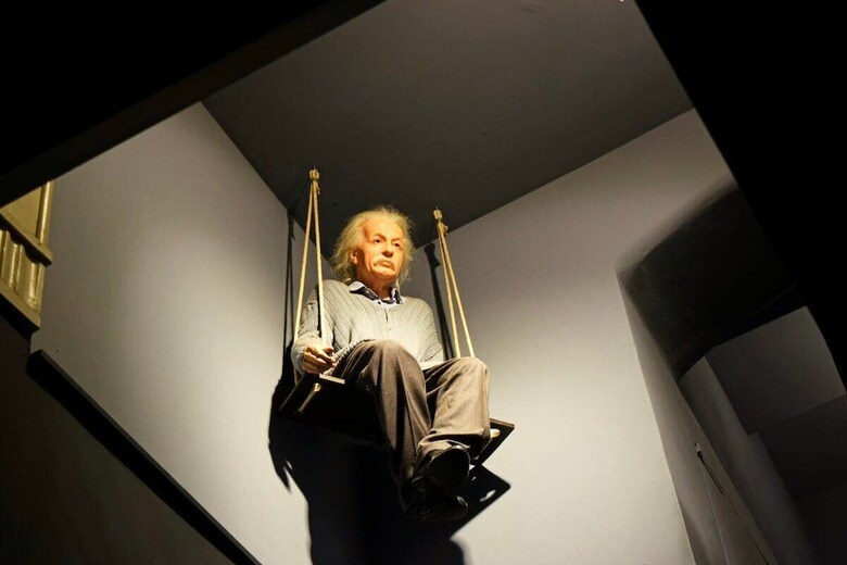 宇宙膨張の加速が、アインシュタインの一般相対性理論に挑む新たな疑問を投げかけている　My Foto Canva-Unsplash