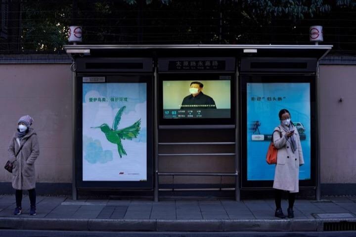 世界保健機関（WHO）は20日、中国本土で新型コロナウイルスの新たな感染の伸び鈍化は心強いとしつつも、この状況が今後も継続するとの判断は時期尚早との認識を示した。上海で撮影（2020年　ロイター/ALY SONG）