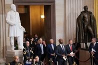 米上院、対ロエネ制裁法案の審議入り可決　成立なら日本に追加関税も