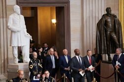 米上院、対ロエネ制裁法案の審議入り可決　成立なら日本に追加関税も