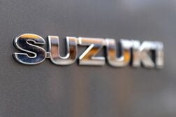 スズキ、通期純利益を上方修正　原材料高で営業利益は引き下げ