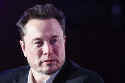 イーロン・マスク、「移民の生活保護女王」「寄生虫」に続き「世界一の育児放棄パパ」と呼ばれ反論