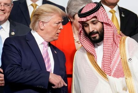 米ホワイトハウスは１０日、トランプ大統領が前日、国際エネルギー市況を巡ってサウジアラビアのムハンマド皇太子と電話会談したことを明らかにした。大阪で昨年６月撮影（２０２０年　ロイター/Kevin Lamarque）