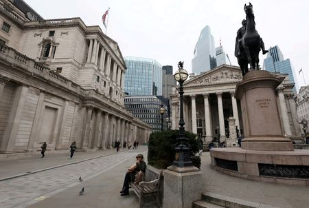 　英イングランド銀行（中央銀行）の金融行政委員会（ＦＰＣ）は９日、トランプ米大統領の輸入関税によって世界経済が打撃を受け、金融市場がさらに急落するリスクが高まっており、英国はその影響にさらされていると指摘した。２月撮影（２０２５年　ロイター／Toby Melville）
