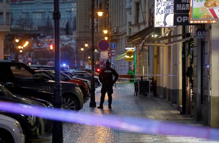 チェコの首都プラハで２１日、大学の建物内で銃撃事件が発生し、少なくとも１５人が死亡した。プラハで撮影（２０２３年　ロイター/David W Cerny）