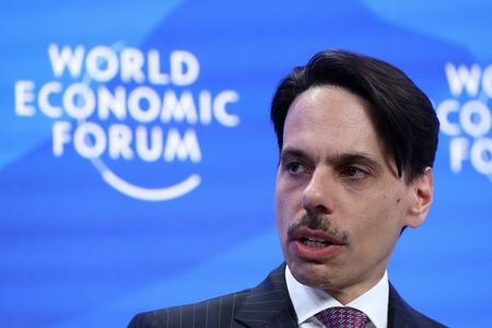 サウジアラビアのファイサル外相（写真）は２１日、米国のトランプ新政権がイスラエルとイランの紛争リスクを高めることはないとの見解を示した。同日撮影（２０２５年　ロイター/Yves Herman）