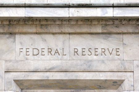 米労働省が１２日発表した９月の消費者物価指数（ＣＰＩ）の伸びが予想を上回ったことを受け、連邦準備理事会（ＦＲＢ）は年内にあと１回の利上げを実施し、来年は長期にわたり金利を高水準に維持するとの観測が一段と高まった。（２０２３年　ロイター／Jason Reed）