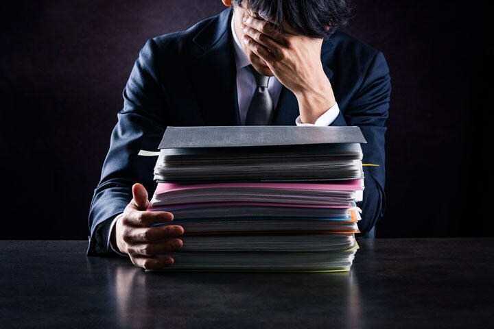 コンプライアンスのために悪事を隠すと事務方の負担は膨大なものに　taa22/iStock.