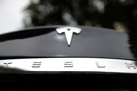 米電気自動車（ＥＶ）大手テスラは２４日、先週着手した大規模解雇（レイオフ）に伴う費用として２０２４年第２・四半期に３億５０００万ドル超を計上する見込みだと明らかにした。２０１８年１０月撮影（２０２４年　ロイター/Lucy Nicholson）
