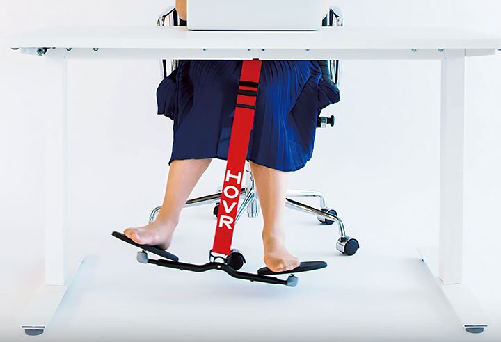 スタンド付きは189ドル、ストラップで机からつり下げるタイプは99ドル COURTESY HOVR