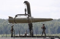 ロシア武器庫が爆発、巨大な火の玉が吹き上がる...ロシア側は事故と発表も、ドローン攻撃の証言も