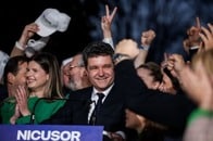 ルーマニア大統領選決選投票、親EU派のダン氏が極右党首に勝利確実