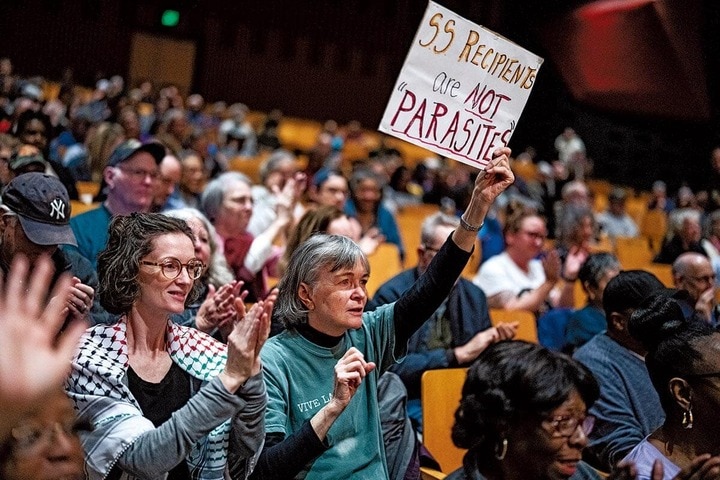 「社会保障の受給者は寄生虫ではない」と掲げる有権者