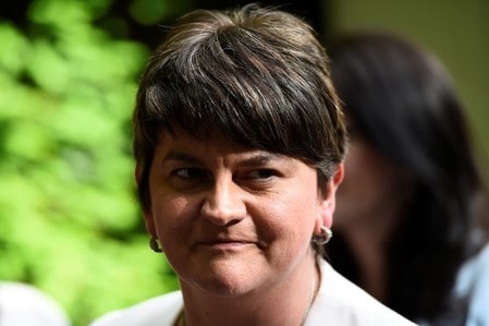 　１０月３日、英保守党と閣外協力している北アイルランドの民主統一党（ＤＵＰ）のフォスター党首（写真）は、英国の欧州連合（ＥＵ）離脱後に、北アイルランドと英国の他の地域の間に障壁が設けられることなどあり得ないとの認識を示した。８月撮影（２０１７年　ロイター/Clodagh Kilcoyne）