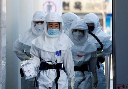 　３月１９日、韓国疾病予防管理局（ＫＣＤＣ）の１９日の発表によると、国内の新型コロナウイルスの新たな感染者は１５２人で、５日ぶりに１００人を上回った。写真は韓国テグで１４日撮影（２０２０年　ロイター／Kim Kyung-Hoon）